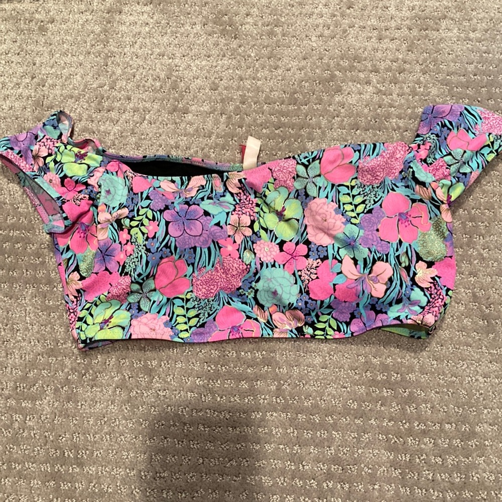 Gently used Victoria’s secret off the shoulder swim size medium